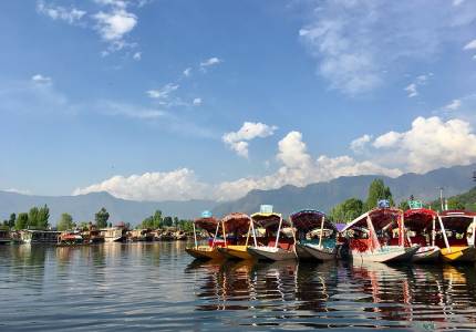 4 Days Delhi to Srinagar Garden & Dal Lake Tour