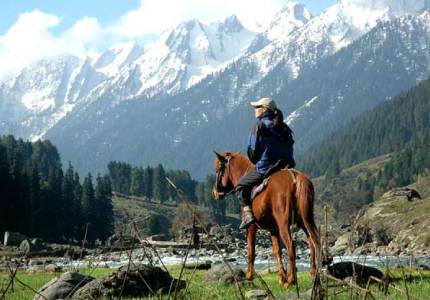 5 Days Tour Srinagar, Pahalgam & Betaab Valley From Delhi