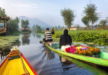 4 Days Delhi to Srinagar Garden & Dal Lake Tour
